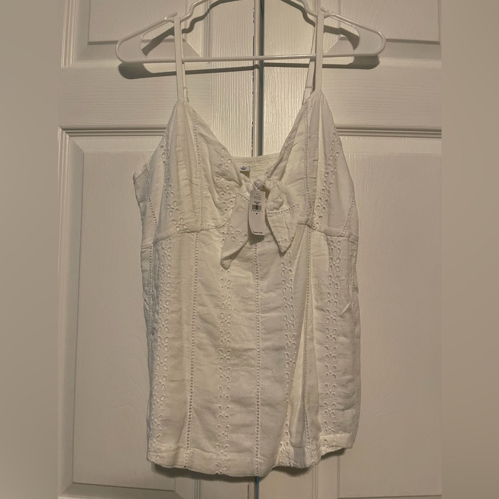 Womens Old Navy Eyelet tank, size medium